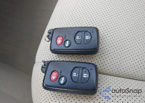 2011 Toyota Avalon Limited z USA, uszkodzony, nr VIN 4T1BK3DB7BU427862